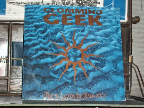 Glomming geek dig - dig, in